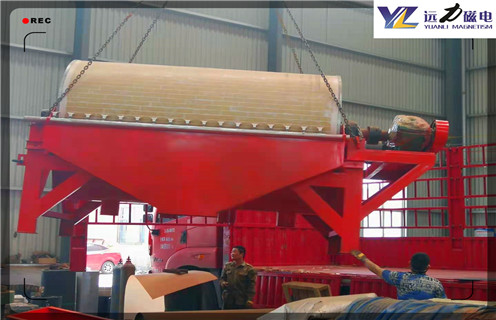 鏡鐵礦磁選機，鏡鐵礦磁選設備磁系磁極之間磁感應現象有哪些？鐵礦錳礦干式磁選機_多滾筒干式磁選機出現被異物擊穿時(shí)怎么處理？工作視頻皮帶及結構價(jià)格
